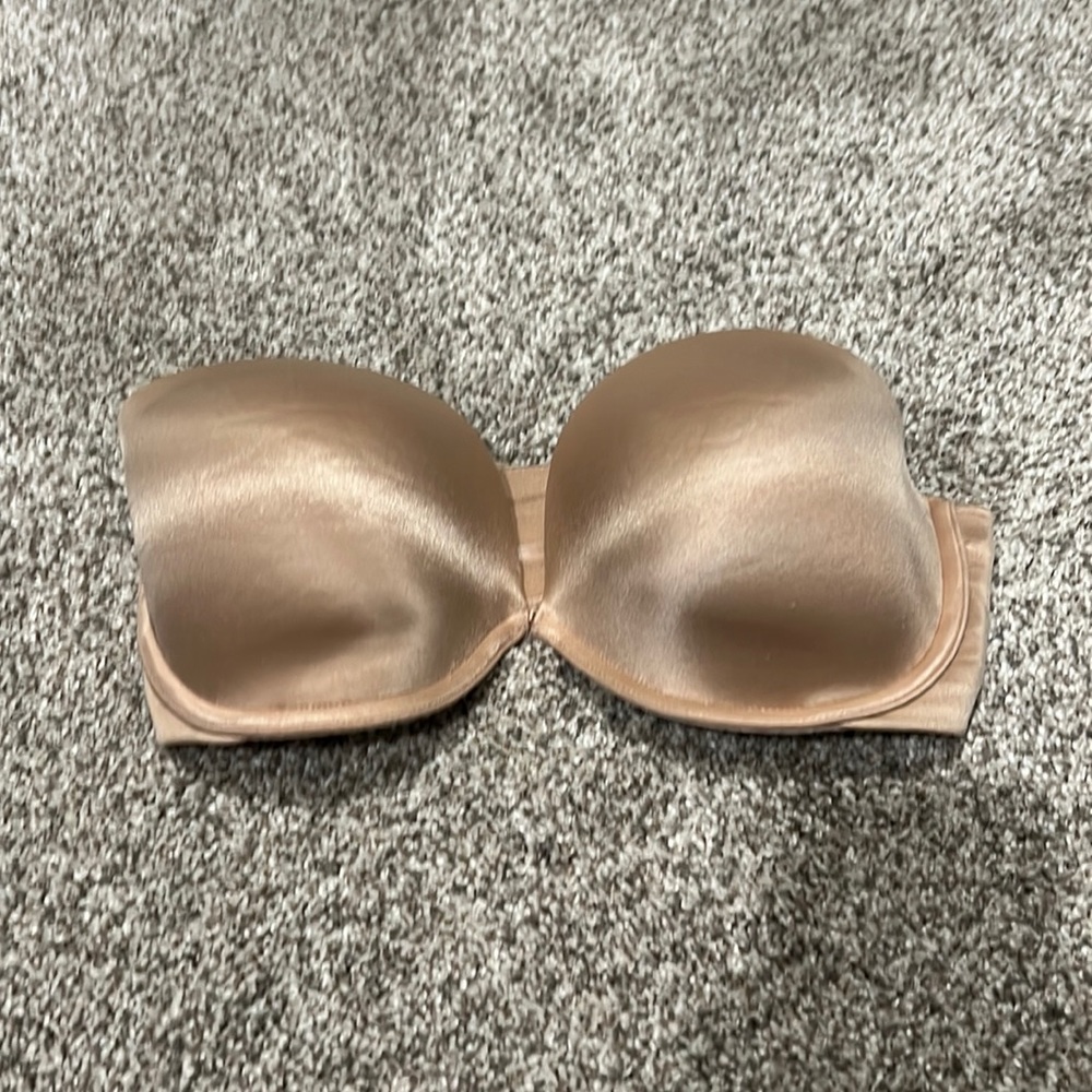 Victoria’s Secret strapless bra